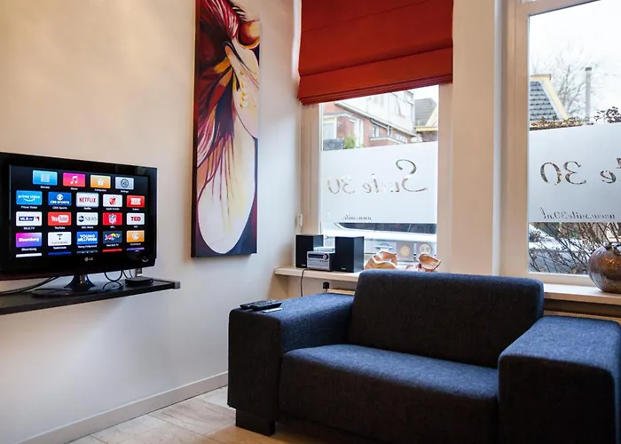 Vakantieverhuur: Suite 30 - kingsize groundfloor hotelapartment with parking